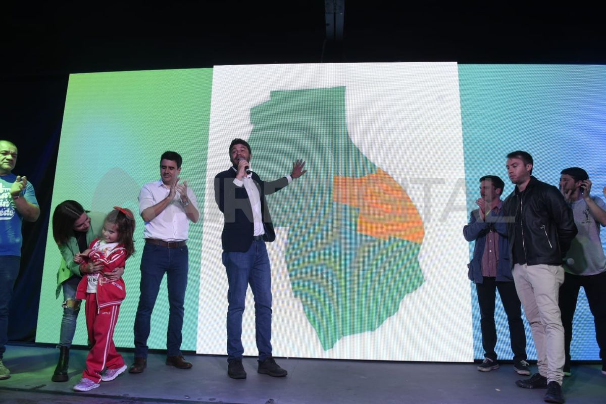 Juan Monteverde hizo una muy buena elección en Rosario y quedó a menos de tres puntos de Javkin. Juan Monteverde hizo una muy buena elección en Rosario y quedó a menos de tres puntos de Javkin.