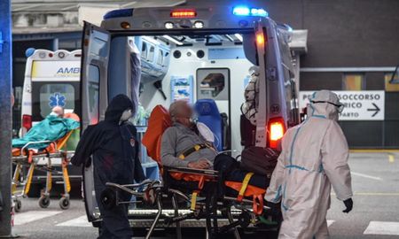 El paciente que falleció en un baño del hospital Cardarelli de Nápoles presentaba un cuadro clínico muy complejo El paciente que falleció en un baño del hospital Cardarelli de Nápoles presentaba un cuadro clínico muy complejo