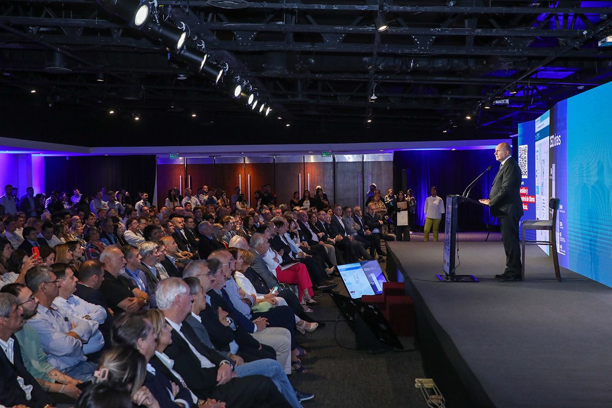 El gobernador Omar Perotti realizó un balance de su gestión ante integrantes del Consejo Económico y Social de la provincia de Santa Fe. El gobernador Omar Perotti realizó un balance de su gestión ante integrantes del Consejo Económico y Social de la provincia de Santa Fe.