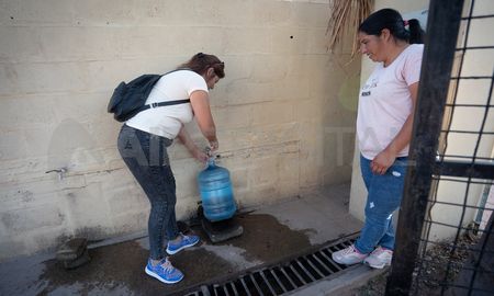 Villa Minetti, el pueblo en que los vecinos aún acarrean el agua potable Villa Minetti, el pueblo en que los vecinos aún acarrean el agua potable