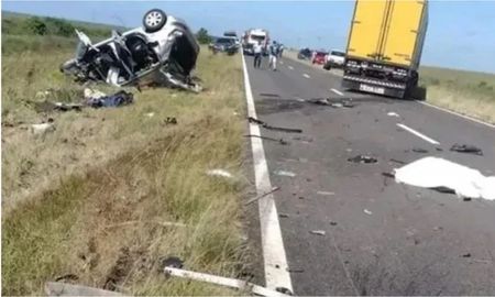 Corrientes: cinco personas murieron en un accidente fatal Corrientes: cinco personas murieron en un accidente fatal