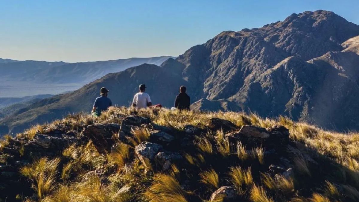 El Cerro Uritorco es el destino ideal para quienes buscan combinar trekking, naturaleza y misticismo. El Cerro Uritorco es el destino ideal para quienes buscan combinar trekking, naturaleza y misticismo.