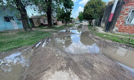 Así está la calle General López al 4300, en barrio Alfonso. Así está la calle General López al 4300, en barrio Alfonso.