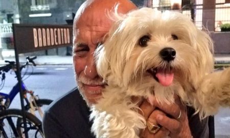 Este hombre se reencontró con su perro perdido, no aguantó la emoción y se largó a llorar