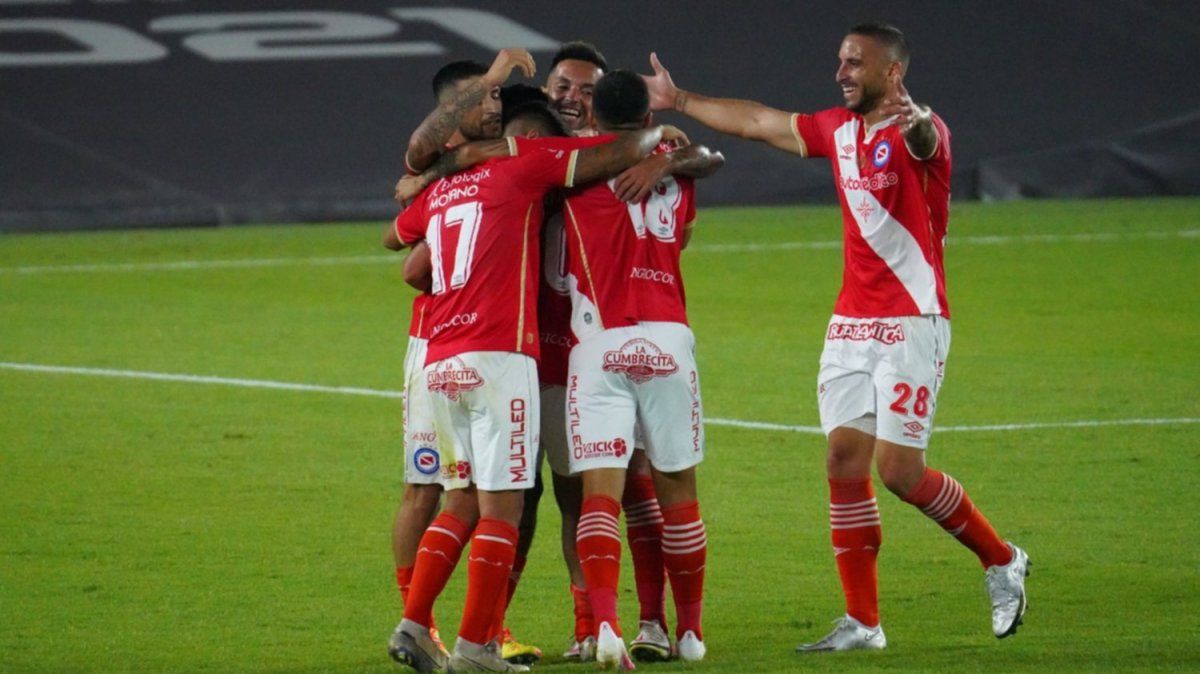 Argentinos Juniors dio el batacazo y derrotó a River por 1-0 en la Copa de la Liga.