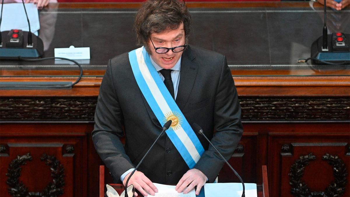 Durante su discurso ante la asamblea legislativa, Javier Milei anunció la convocatoria a casi toda la política a la firma de un pacto. Durante su discurso ante la asamblea legislativa, Javier Milei anunció la convocatoria a casi toda la política a la firma de un pacto.
