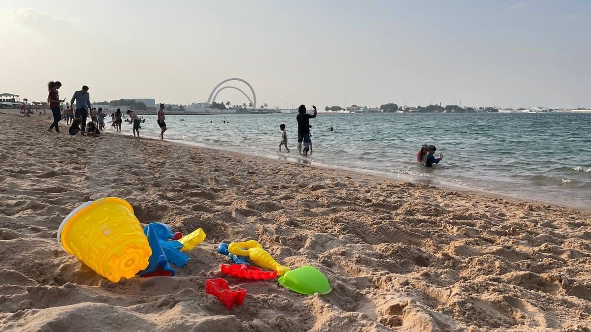El equipo de AIRE en Qatar mostró las hermosas playas que tiene el país organizador del mundial.