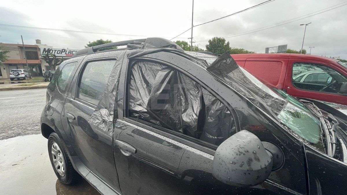 La v&iacute;ctima estaba esperando en el sem&aacute;foro cuando fue atacada por dos delincuentes. Un hecho similar ocurri&oacute; en el mismo lugar durante la noche del domingo.