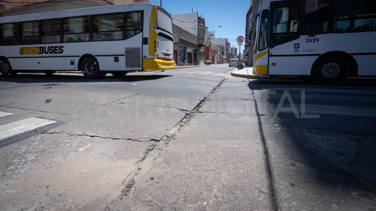 Hundimiento en Irigoyen Freyre y San Jerónimo. Hundimiento en Irigoyen Freyre y San Jerónimo.