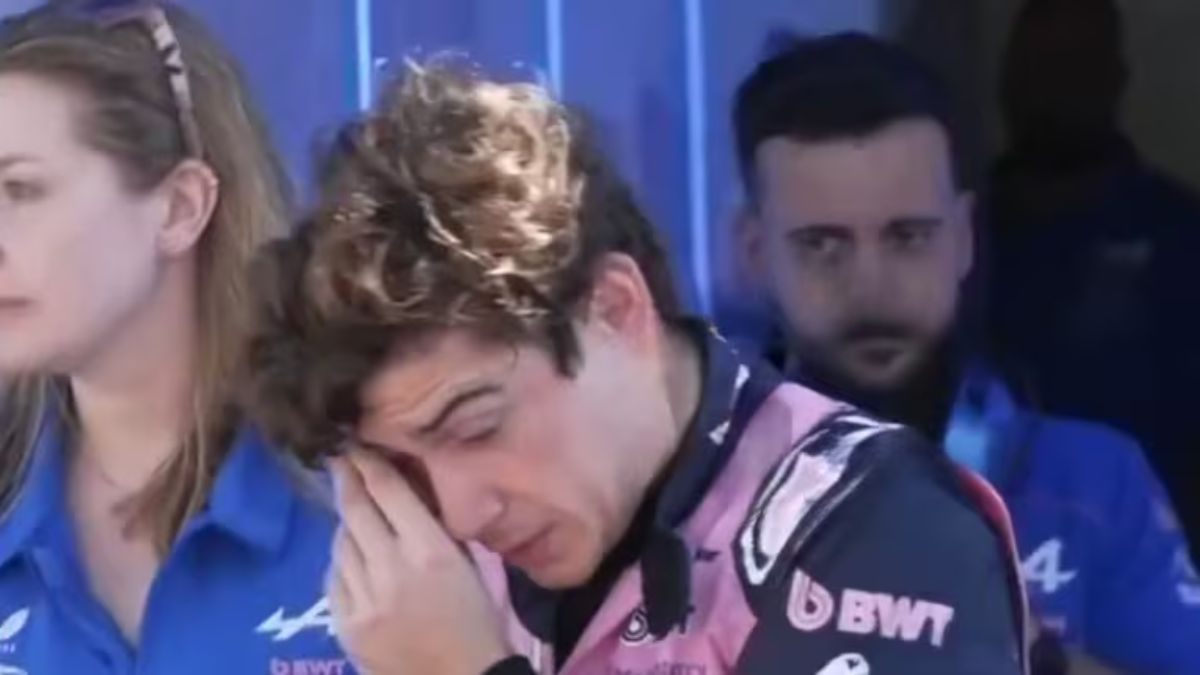 El box de Alpine bajo la lupa: los mecánicos revisan el fondo plano del auto tras la pérdida de rendimiento que relegó al argentino al fondo de la grilla.