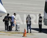 Lionel Messi arribó a Rosario para pasar Navidad pero Barcelona extendió su estadía para que se recupere de una molestia en el tobillo. Lionel Messi arribó a Rosario para pasar Navidad pero Barcelona extendió su estadía para que se recupere de una molestia en el tobillo.