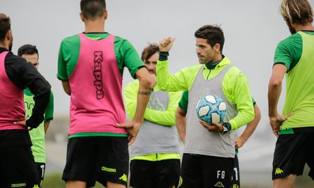 Fernando Gago dirigió sus primeros amistosos como entrenador de Aldosivi. Fernando Gago dirigió sus primeros amistosos como entrenador de Aldosivi.