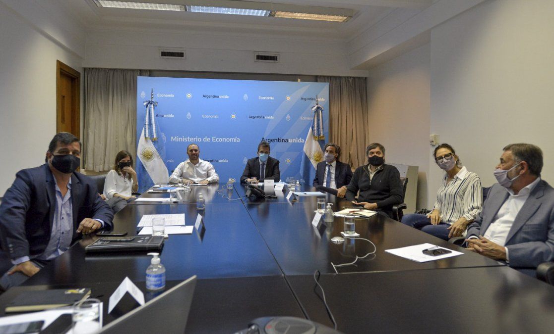 Los miembros del oficialismo que forman la Comisión Bicameral Mixta de Movilidad Previsional acordaron la vuelta al sistema de ajuste de las jubilaciones del gobierno de Cristina Fernández de Kirchner.