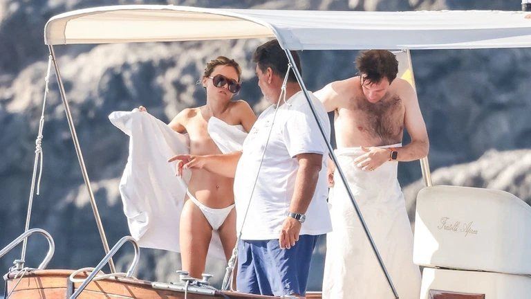 Se lo vio a Jack Brooksbank con tres mujeres en Capri.