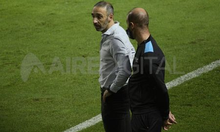 Luego del partido ante Gimnasia y Esgrima de La Plata, Juan Manuel Azconzábal dejó de ser entrenador de Unión. Luego del partido ante Gimnasia y Esgrima de La Plata, Juan Manuel Azconzábal dejó de ser entrenador de Unión.