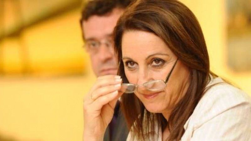 La intendenta de Rosario condenó el ataque a balazos al Concejo Municipal