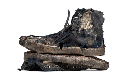 Balenciaga lanzo una nueva colección de zapatillas que provocó polémica y muchos memes Balenciaga lanzo una nueva colección de zapatillas que provocó polémica y muchos memes