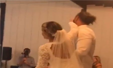 Una pareja que termina a los tortazos en la fiesta de casamiento y el video se vuelve viral Una pareja que termina a los tortazos en la fiesta de casamiento y el video se vuelve viral