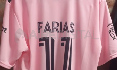 La camiseta de Facundo Farías ya se vende en Santa Fe. La camiseta de Facundo Farías ya se vende en Santa Fe.