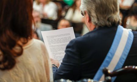 En su asunción y bajo la atenta mirada de Cristina Fernández, el presidente dedicó largos párrafos a su proyecto de reforma judicial que ahora de desdibuja. En su asunción y bajo la atenta mirada de Cristina Fernández, el presidente dedicó largos párrafos a su proyecto de reforma judicial que ahora de desdibuja.