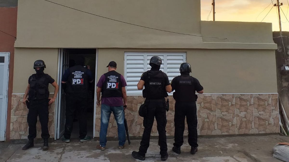 Un hombre y una mujer fueron detenidos, acusados de vender droga en barrio Villa Elsa