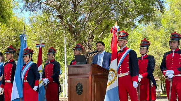 Pullaro manifestó “el enorme honor de ser el gobernador de la Invencible provincia de Santa Fe.