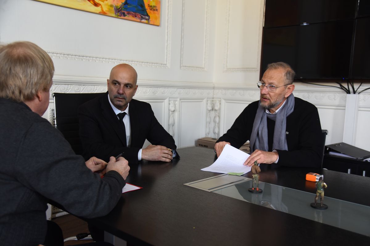 Los ministros Brilloni y Corach firmaron un convenio marco con el Ministerio de Seguridad de la Nación. Los ministros Brilloni y Corach firmaron un convenio marco con el Ministerio de Seguridad de la Nación.