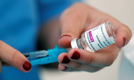 La mujer que demandó a AstraZeneca y al Estado argentino afirma que la vacuna fue la causa de su enfermedad. La mujer que demandó a AstraZeneca y al Estado argentino afirma que la vacuna fue la causa de su enfermedad.