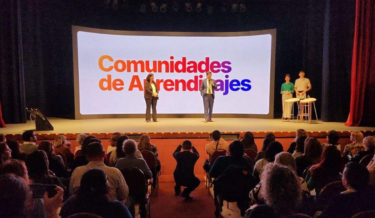 “Comunidades de Aprendizajes” es un programa del Ministerio de Educación de Santa Fe. “Comunidades de Aprendizajes” es un programa del Ministerio de Educación de Santa Fe.
