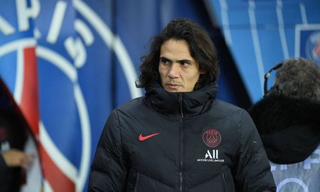 Cavani rechazó el contrato por tres años y 12.000.000 de euros que le ofreció Gremio para contratarlo. Cavani rechazó el contrato por tres años y 12.000.000 de euros que le ofreció Gremio para contratarlo.