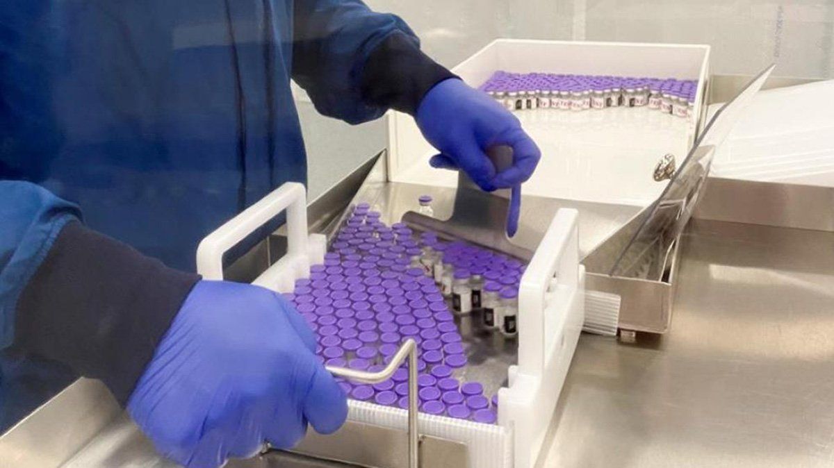 Las vacunas bivalentes se diferencian de las originales por las cepas del SARS-CoV-2 que cubren.