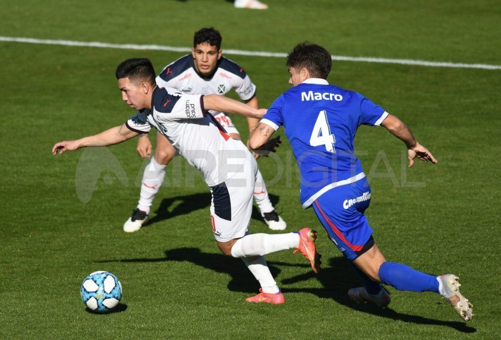 Alan Velasco es la "joya" de Independiente. El juvenil, quien usa la mítica camiseta 10, es considerado uno de los mejores jugadores del fútbol argentino, aunque todavía tiene mucho para dar. 