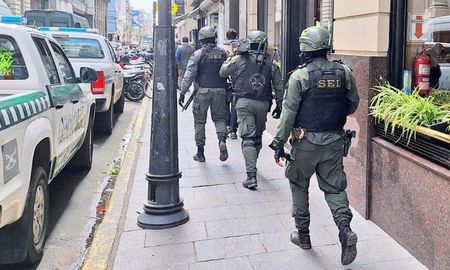 Gendarmería Nacional realizó un amplio operativo este martes en el centro de la ciudad de Rosario. Gendarmería Nacional realizó un amplio operativo este martes en el centro de la ciudad de Rosario.