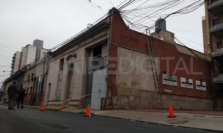 un vecino denuncio que una pared esta a punto de derrumbarse en el centro un vecino denuncio que una pared esta a punto de derrumbarse en el centro