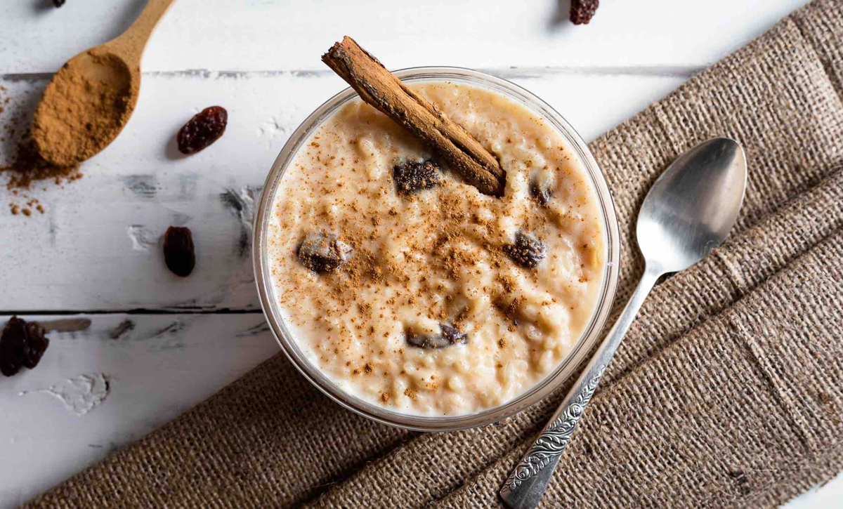 Arroz con leche con canela. Arroz con leche con canela.