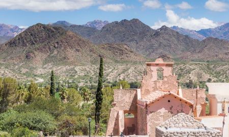 La Iglesia de San Pedro de Nolasco, construida en el siglo XVIII, se mantiene como el eje histórico y espiritual de esta comunidad de 300 habitantes. La Iglesia de San Pedro de Nolasco, construida en el siglo XVIII, se mantiene como el eje histórico y espiritual de esta comunidad de 300 habitantes.
