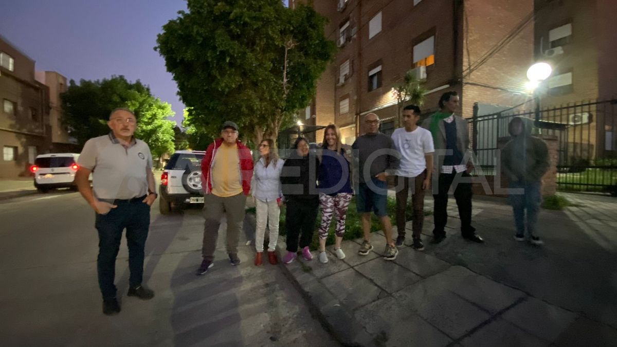 Los vecinos del barrio General Alvear exigen más iluminación y patrullajes en las calles internas. Los vecinos del barrio General Alvear exigen más iluminación y patrullajes en las calles internas.