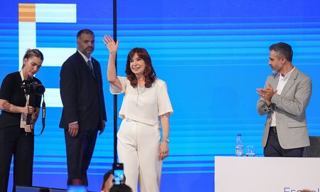Cristina Kirchner reapareció en público este jueves durante un acto en La Plata. Cristina Kirchner reapareció en público este jueves durante un acto en La Plata.