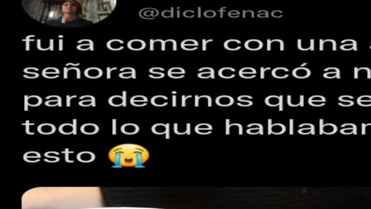 Conversaba con su amiga de un tema privado