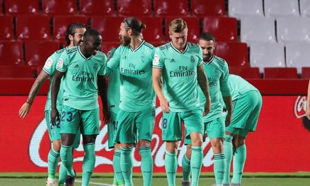 Real Madrid consiguió un triunfo fundamental para acariciar la liga española. Real Madrid consiguió un triunfo fundamental para acariciar la liga española.