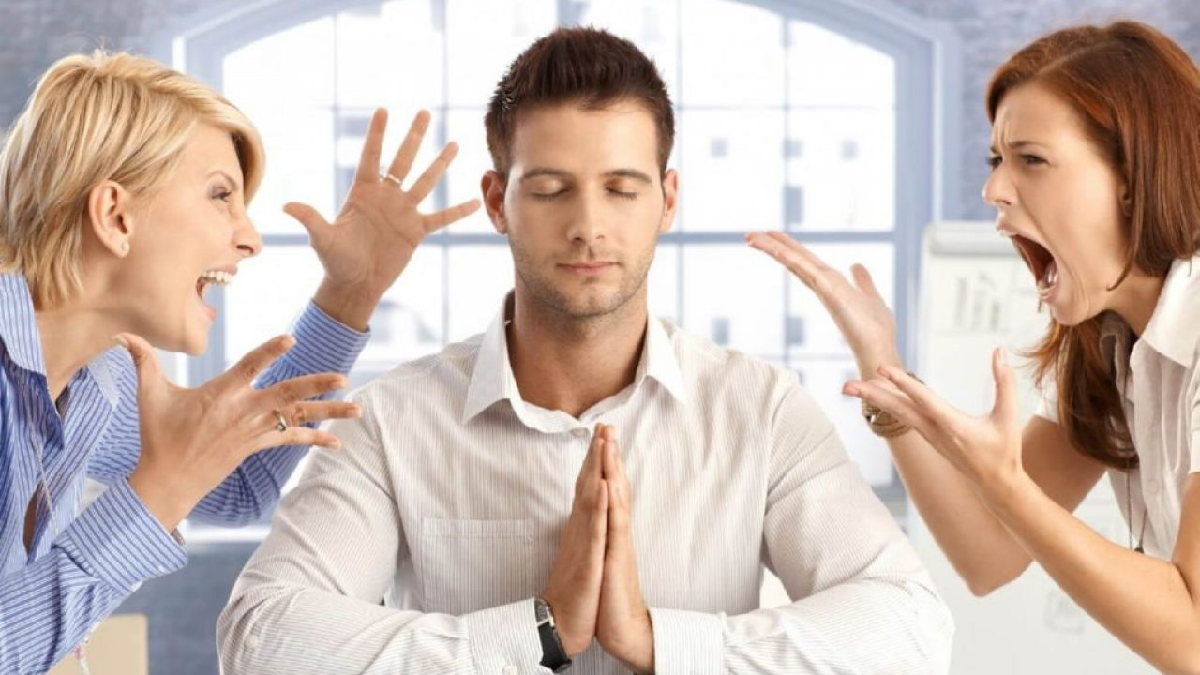 Las personas denominadas vampiros emocionales nos contagian sus emociones negativas hasta el punto de drenar nuestras energías.