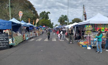 Colocaron los puestos de la feria de la 123° Fiesta de Guadalupe en Santa Fe en la costanera de Santa Fe. Colocaron los puestos de la feria de la 123° Fiesta de Guadalupe en Santa Fe en la costanera de Santa Fe.
