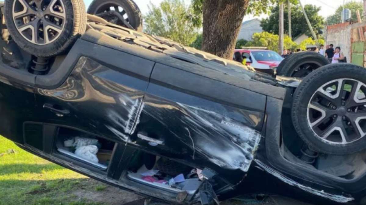 El auto en el que huyeron los criminales.&nbsp;