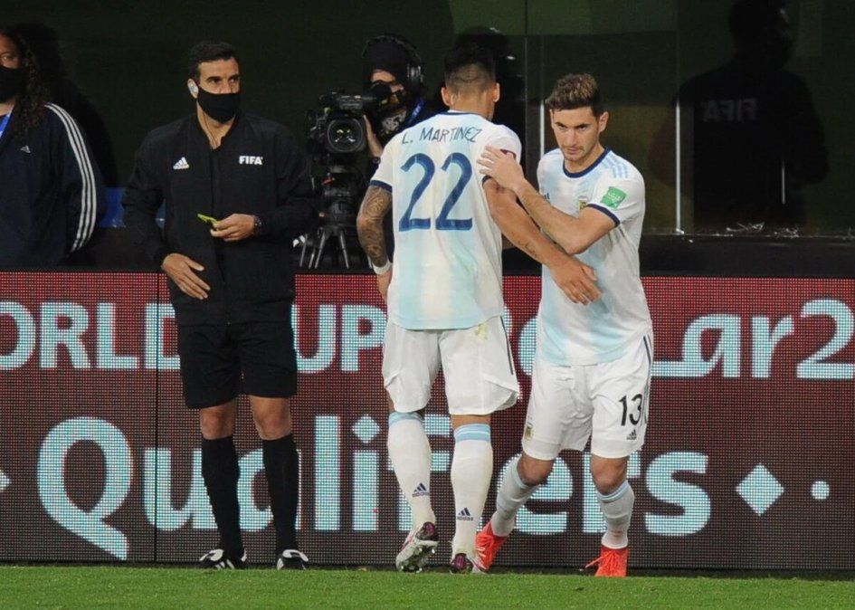 Lucas Alario ingresó por Lautaro Martínez