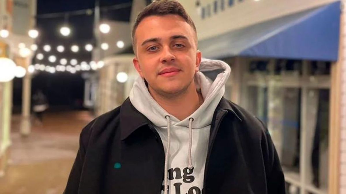 En menos de una semana, Francisco Di Pietro y su hermano lograron completar el álbum de figuritas del Mundial de Qatar 2022. Francisco compartió la hazaña en las redes, y rápidamente se viralizó.