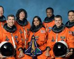 De izquierda a derecha. Abajo: Rick D. Husband, comandante; Kalpana Chawla y William C. McCool, piloto. Arriba: David M. Brown, Laurel B. Clark y Michael P. Anderson e Ilan Ramon. Octubre del 2001.