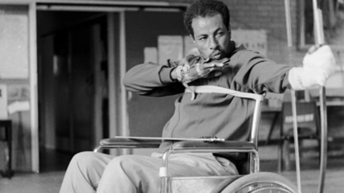 Aunque ya no podía caminar, Bikila retomó la práctica deportiva y se volcó a la arquería. Participó en esta disciplina y en la de tenis de mesa en los Juegos Mundiales en Silla de Ruedas de 1970 (los Stoke Mandeville Games) y, un año después, Abebe logró la victoria en una prueba de trineos a campo traviesa en Noruega. Aunque ya no podía caminar, Bikila retomó la práctica deportiva y se volcó a la arquería. Participó en esta disciplina y en la de tenis de mesa en los Juegos Mundiales en Silla de Ruedas de 1970 (los Stoke Mandeville Games) y, un año después, Abebe logró la victoria en una prueba de trineos a campo traviesa en Noruega.