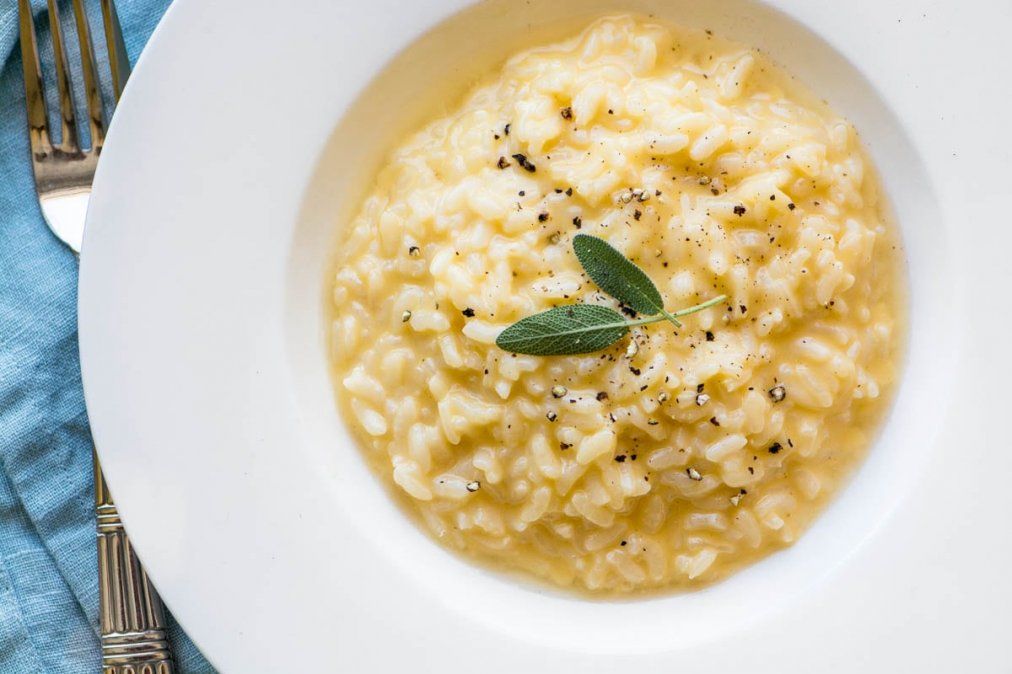 Cómo hacer risotto a los cuatro quesos: un plato cremoso y lleno de sabor Cómo hacer risotto a los cuatro quesos: un plato cremoso y lleno de sabor
