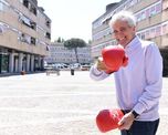 A los 83 años –que cumple hoy– Nino Benvenuti conserva su enorme don de gente, amabilidad, simpatía y educación, por lo que es uno de los deportistas más queridos, admirados y respetados de la historia italiana. A los 83 años –que cumple hoy– Nino Benvenuti conserva su enorme don de gente, amabilidad, simpatía y educación, por lo que es uno de los deportistas más queridos, admirados y respetados de la historia italiana.