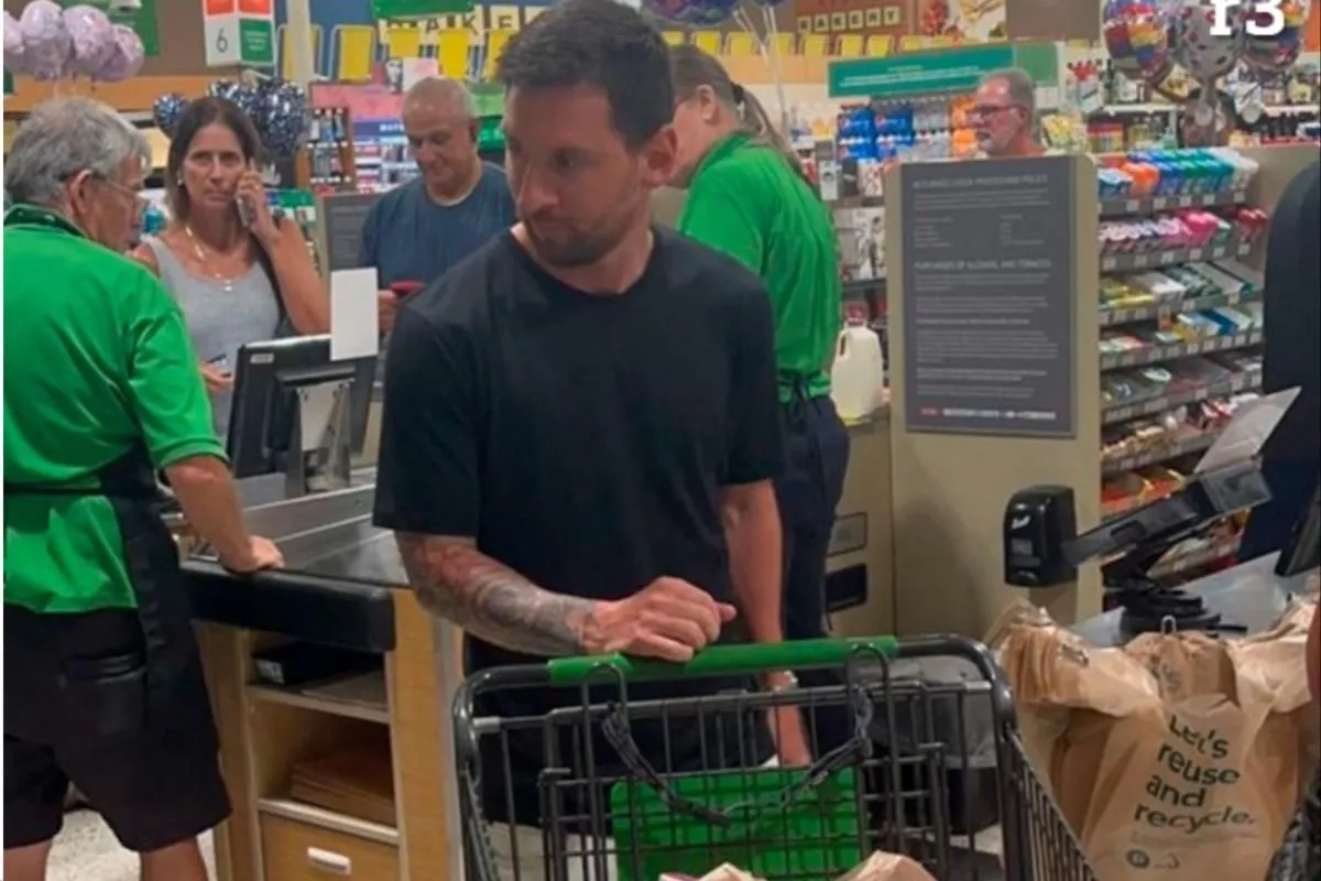 Lionel Messi went shopping in the supermarket.